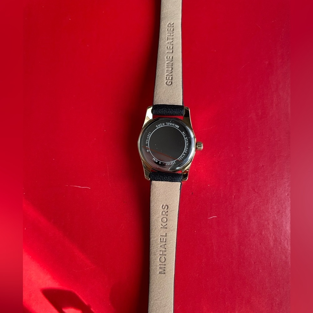 MICHAEL KORS WATCH,Michael Kors Gold and Black Watch - Picture 10 of 12